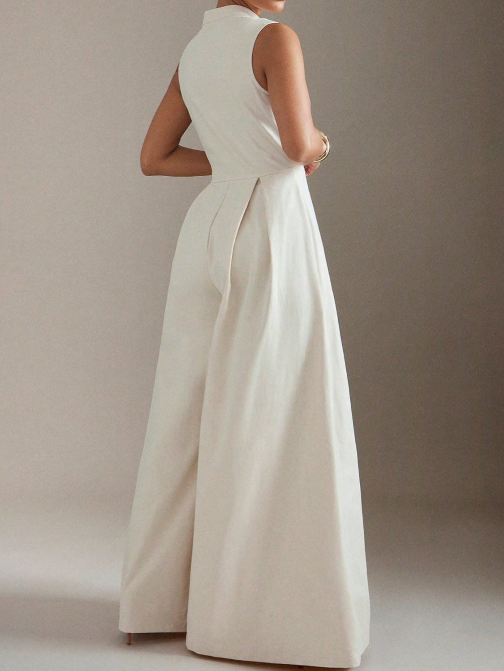 Kombinezons ar platām biksēm, ar rāvējslēdzēju, bez piedurknēm