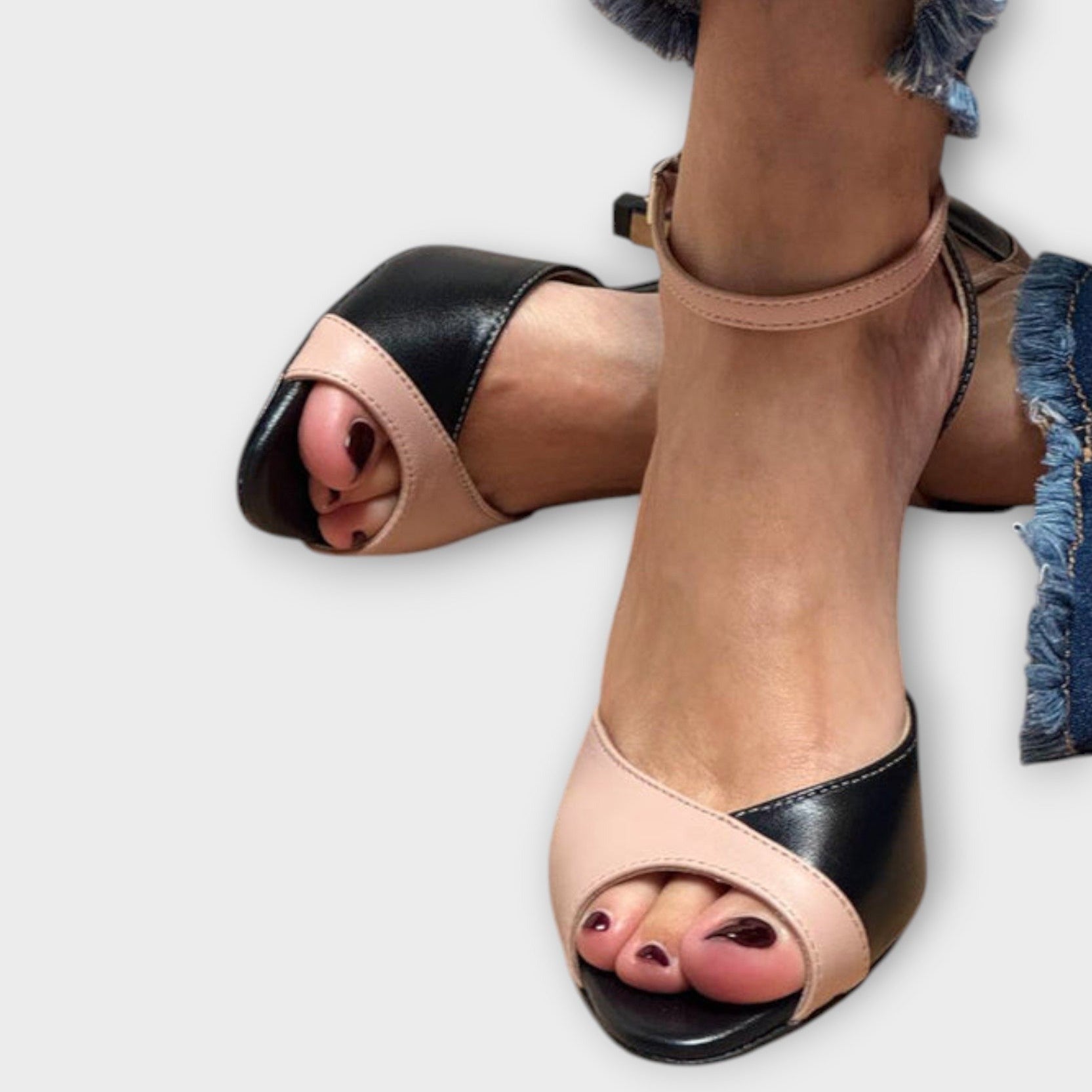 Noirella™ | Eleganti dekoltē ar siksniņu