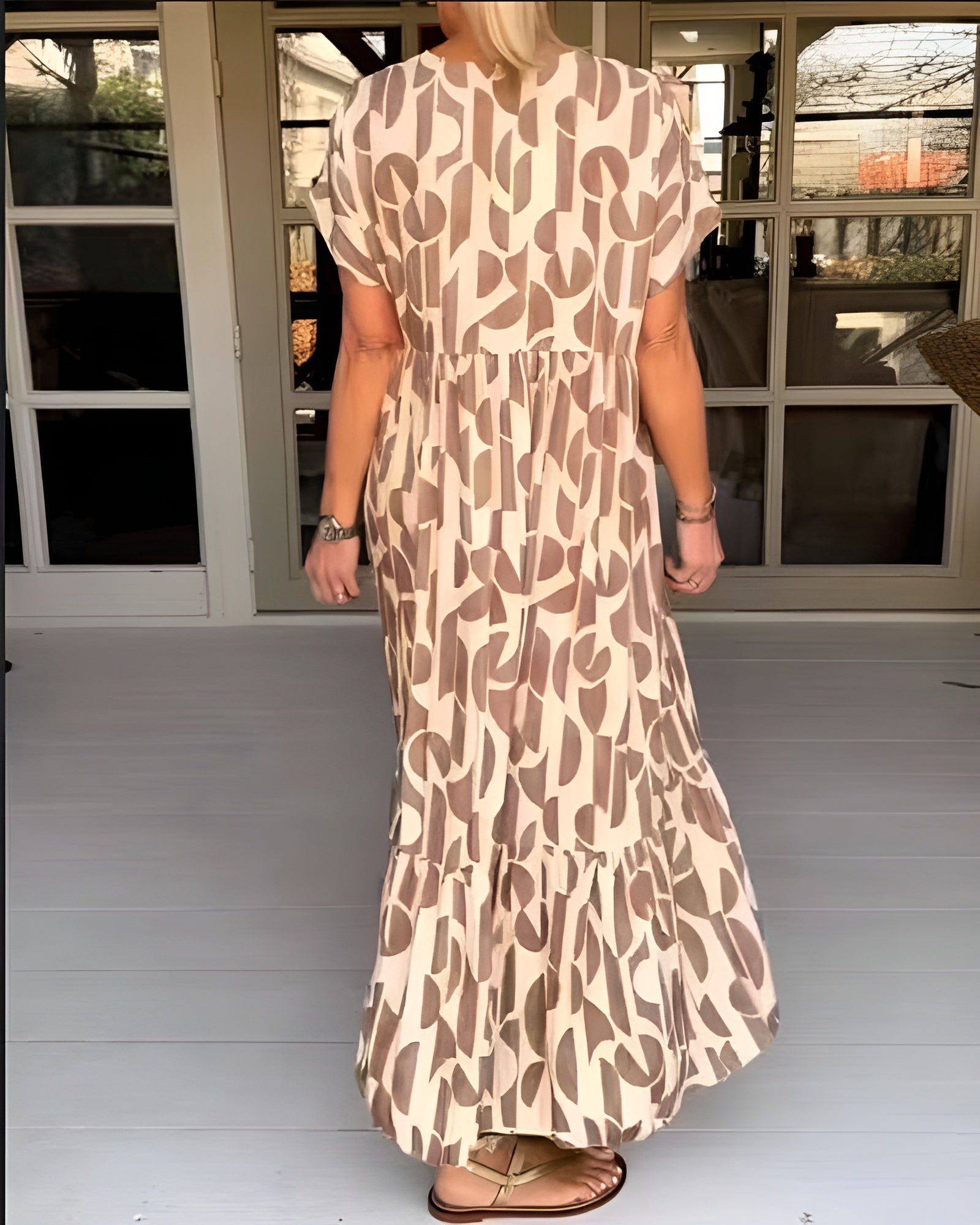 Colette | Viegls kleita ar V veida izgriezumu