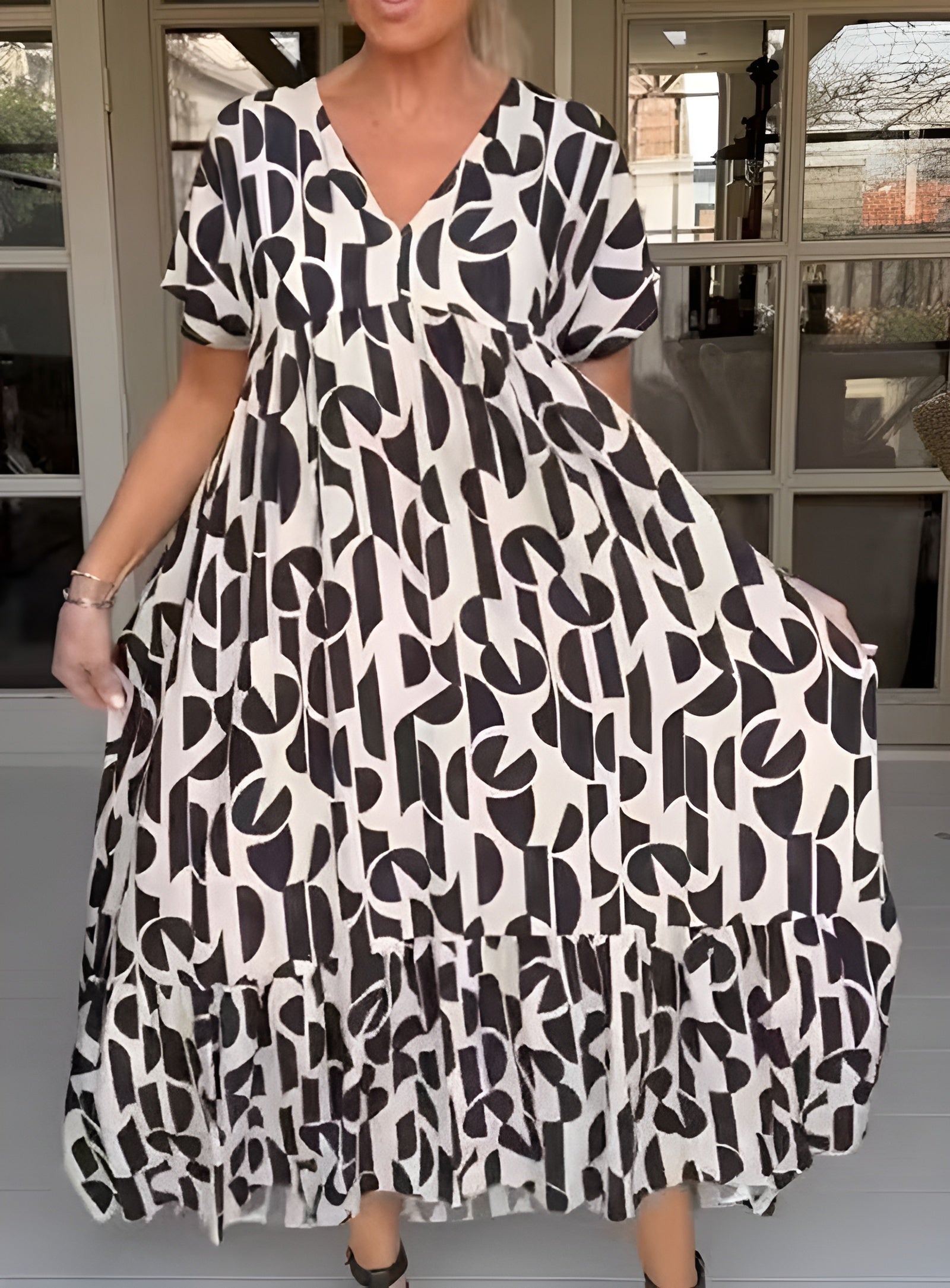 Colette | Viegls kleita ar V veida izgriezumu