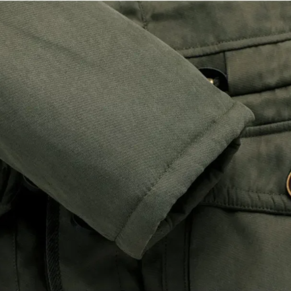 Eleganta polsterēta jaka āra aktivitātēm