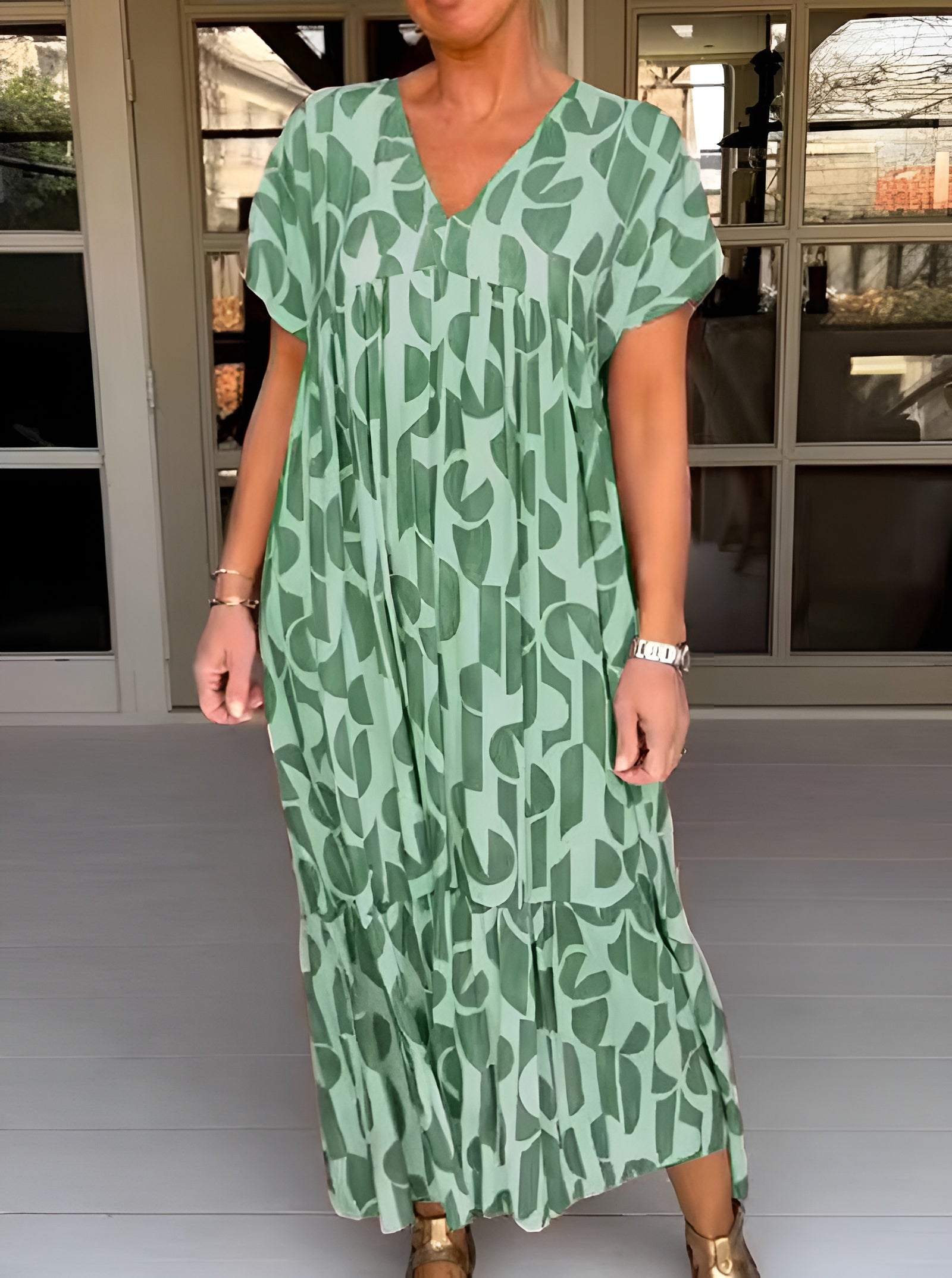 Colette | Viegls kleita ar V veida izgriezumu